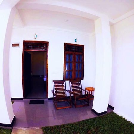 Hotel Guitar Bay à Baie d'Arugam Extérieur photo