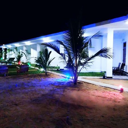 Hotel Guitar Bay à Baie d'Arugam Extérieur photo